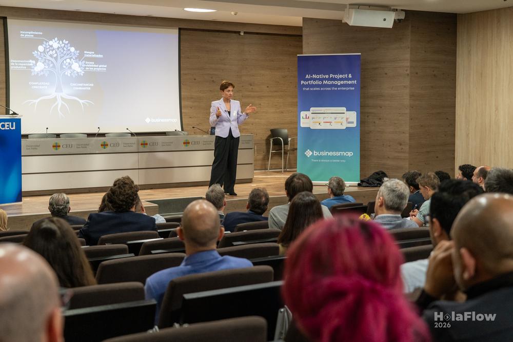 Ponente explicando ante el público en una jornada del evento HolaFlow 2026.